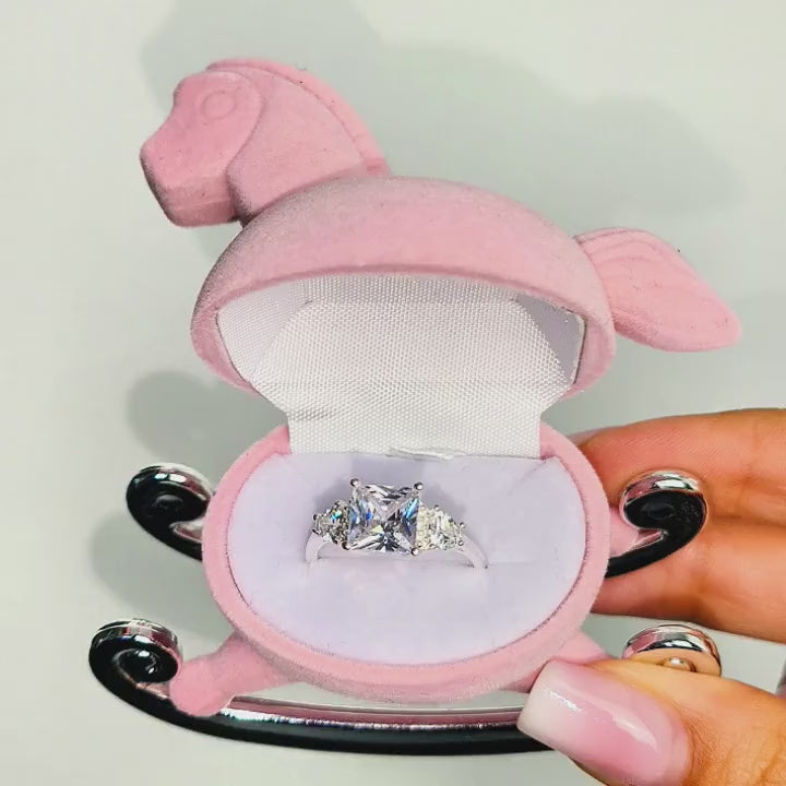 Video inel din argint cu pietre zirconiu mari cu diamante