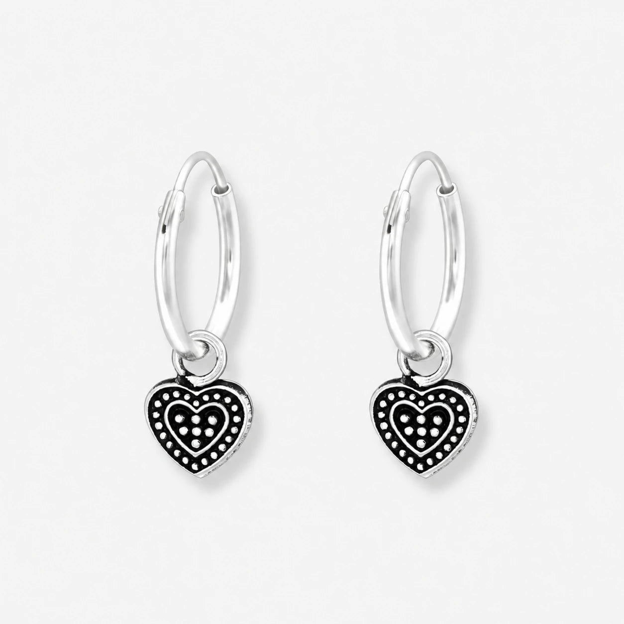 Cercei din Argint Black Heart pe fundal gri