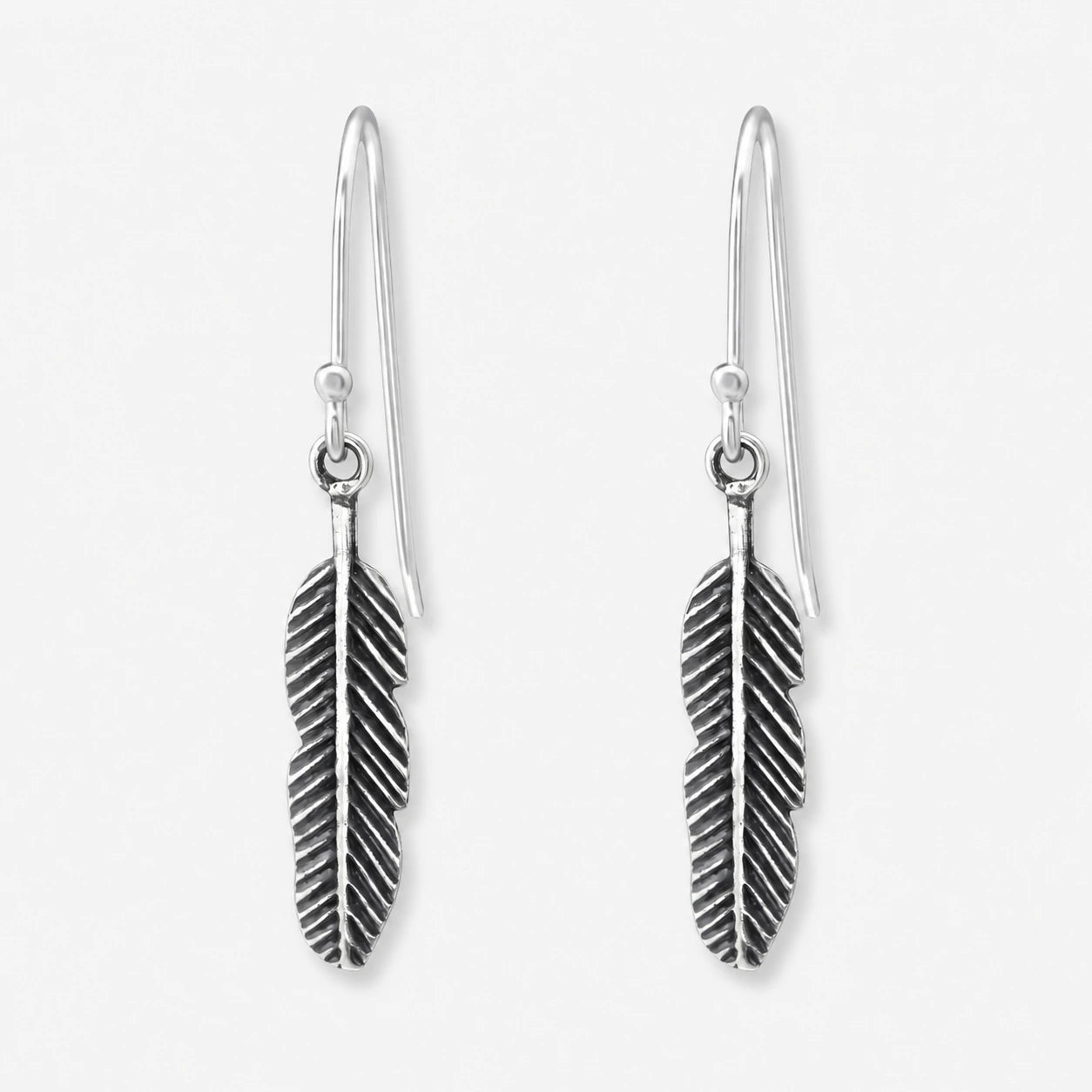 Cercei din Argint Feather pe fundal gri